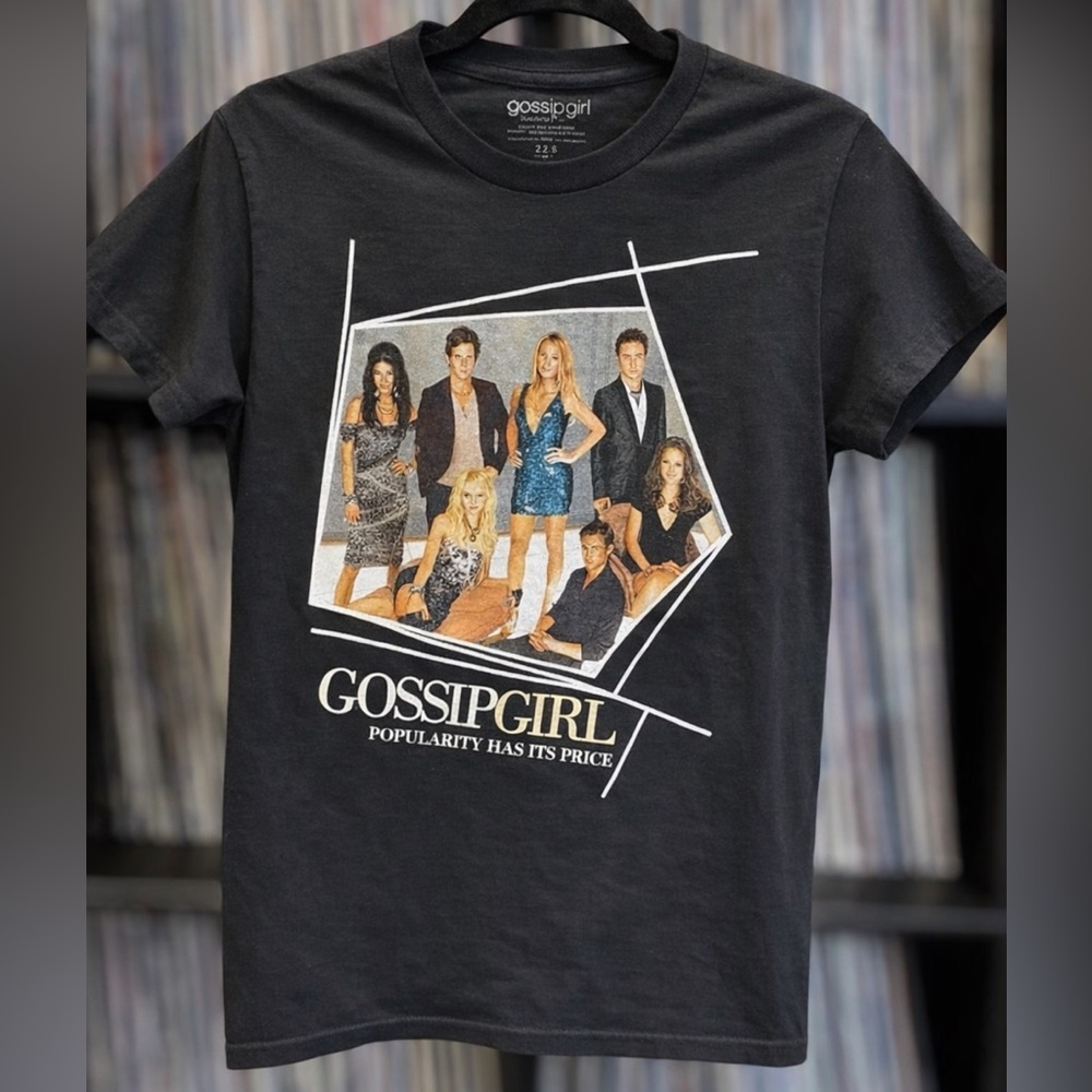 Gossip Girl Graphic Tee Size Small Y2K 2000s TV Show Blair Serena T-Shirt NWOT